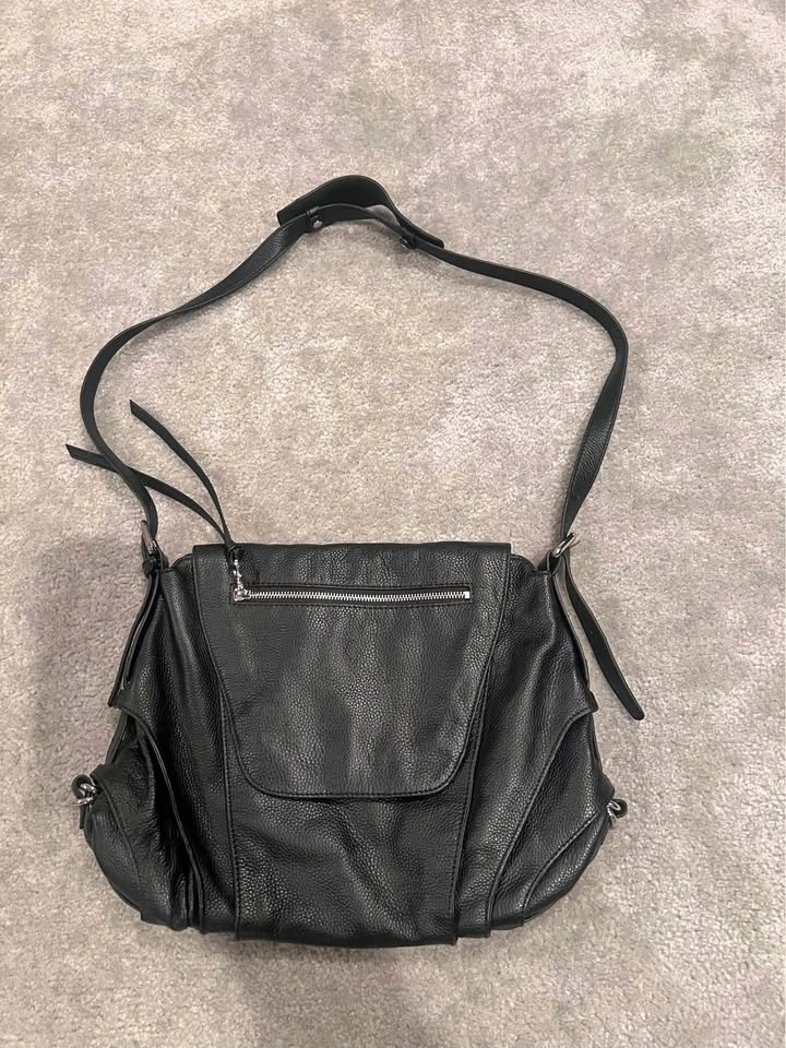 Beautiful vintage Kooba leather handbag in classic black