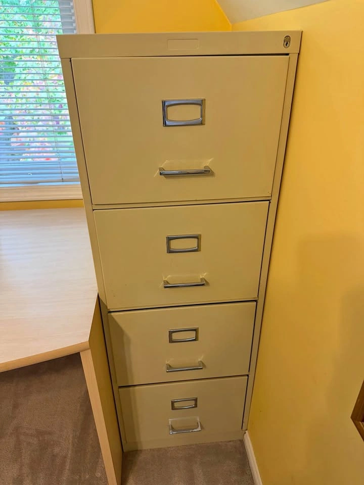 Metal 4 drawer filing cabinet