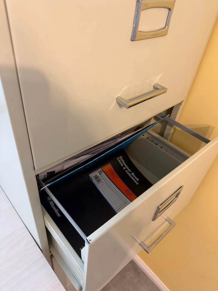 Metal 4 drawer filing cabinet - photo 4