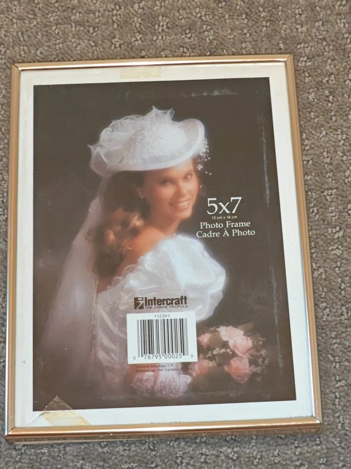 Intercraft Brass/Gold Tone Metal Picture Photo Frame 5x7 - photo 5