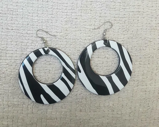 Black & White Fashion Earrings thumbnail