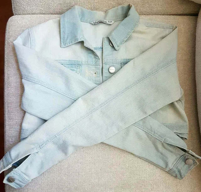 Like New! Cropped Light Blue Denim Jacket image indicator(3)