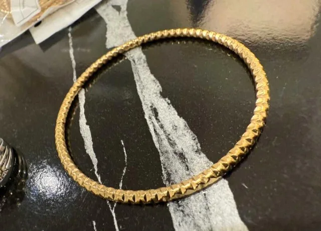 Brand New Gold Stainless Steel Bangle image indicator(4)