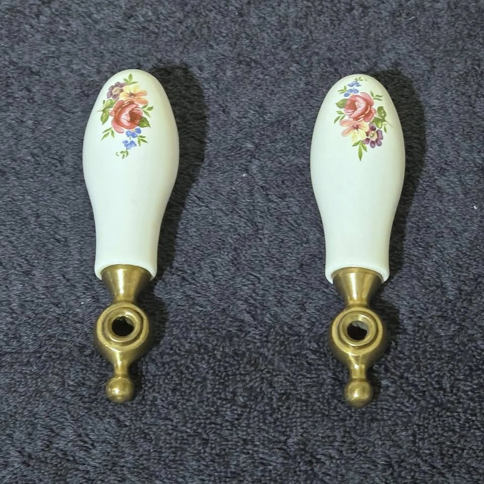 Vintage Porcelain & Brass Floral Faucet Handles – Set of 2 - photo 2