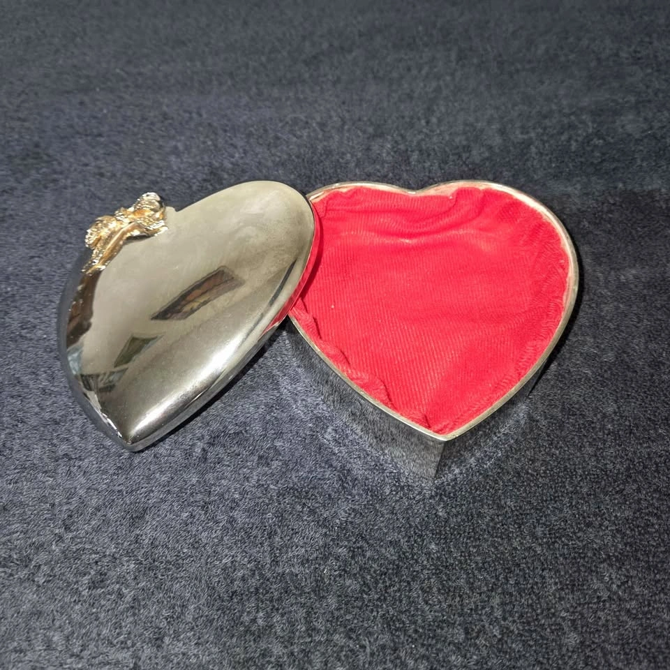 Vintage Silver-Plated Heart Trinket Box w/ Gold Bow - photo 2