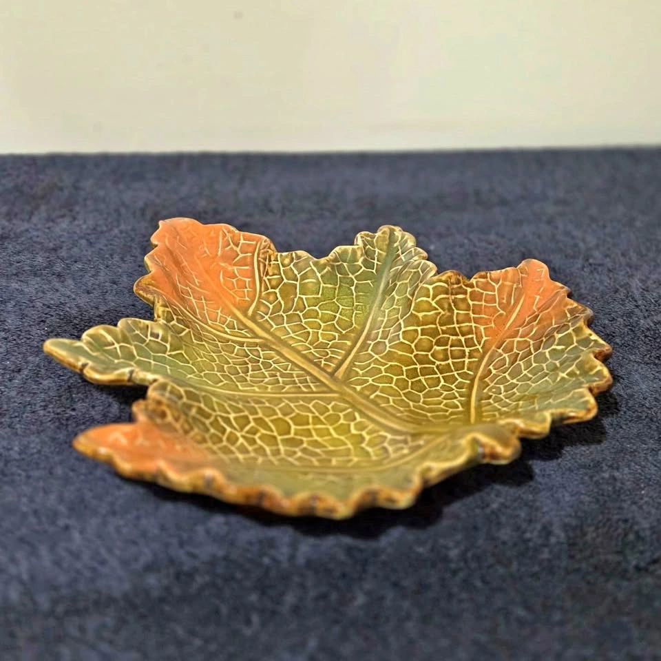Vintage Ceramic Maple Leaf Dish – Autumn Glaze