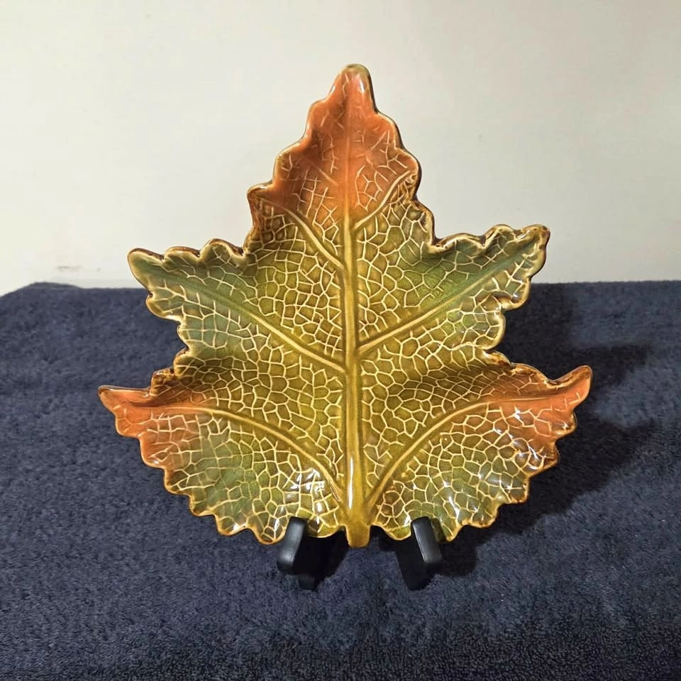 Vintage Ceramic Maple Leaf Dish – Autumn Glaze - photo 2