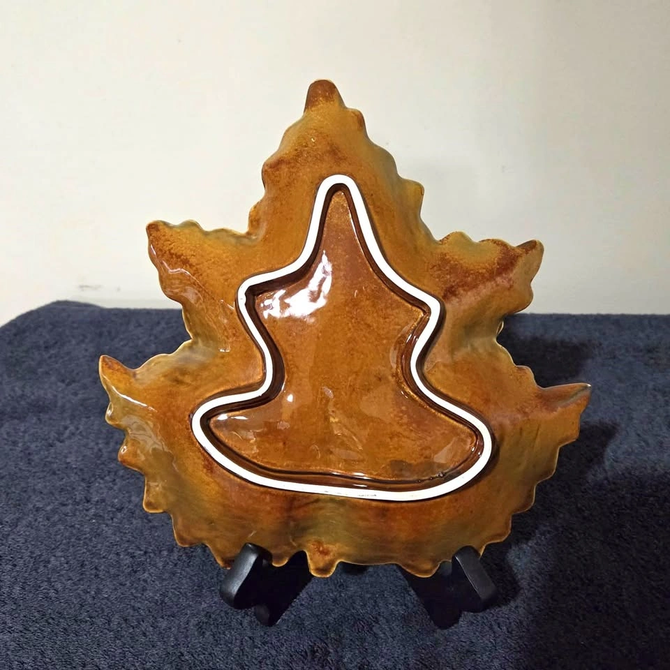 Vintage Ceramic Maple Leaf Dish – Autumn Glaze - photo 3