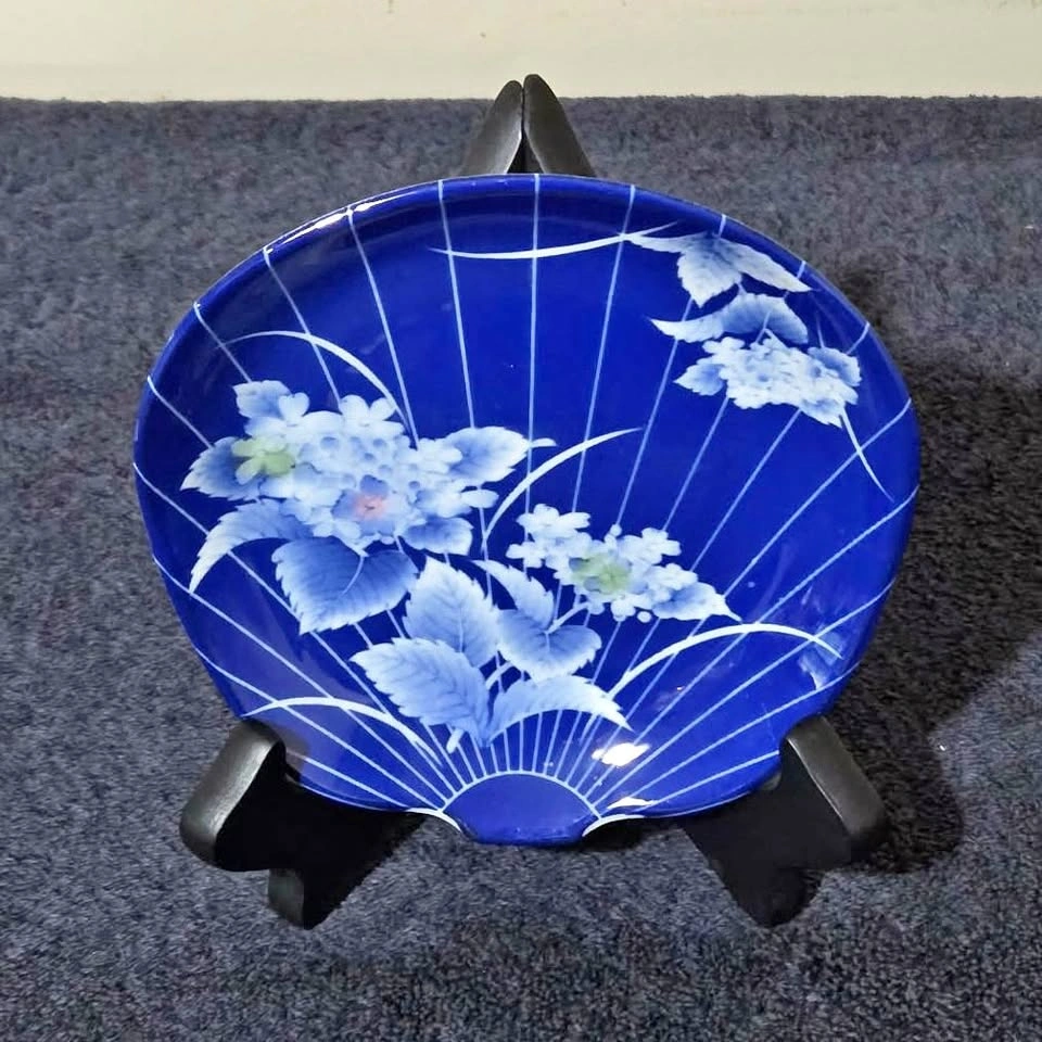 Set of 7 Japanese Blue Porcelain Clam-Shell Dishes