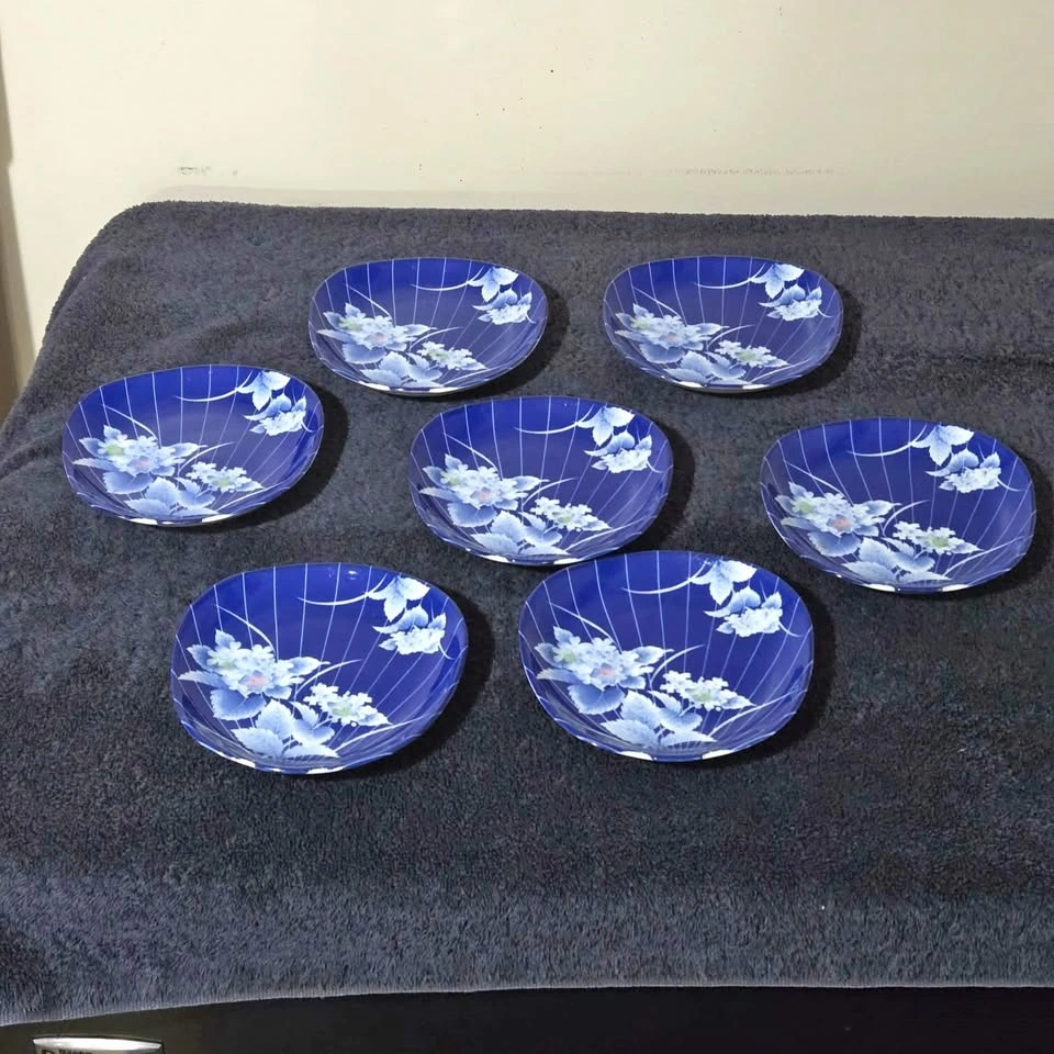 Set of 7 Japanese Blue Porcelain Clam-Shell Dishes - photo 2