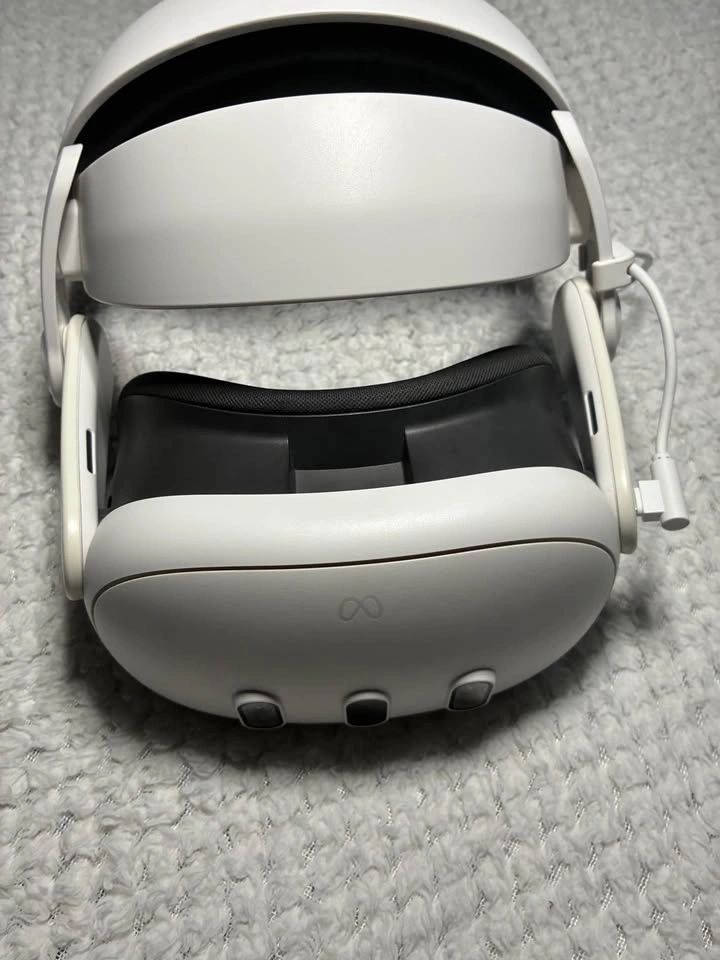 Meta Quest 3 128GB + Battery Head Strap + Controllers - photo 2