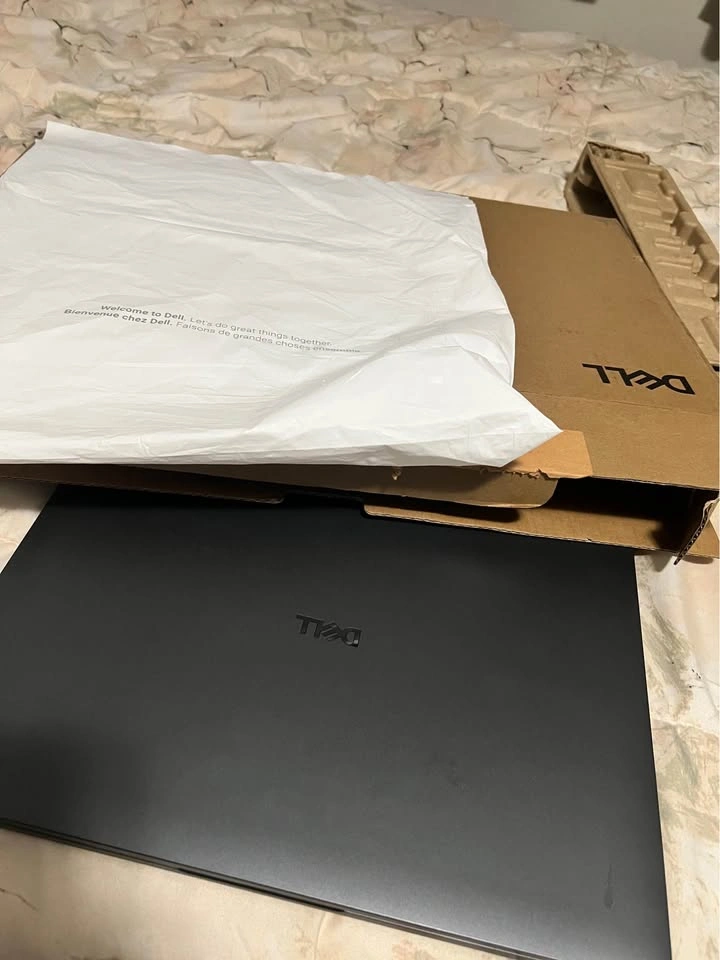 Dell Pro Max 16 Laptop - open box very clean - photo 2