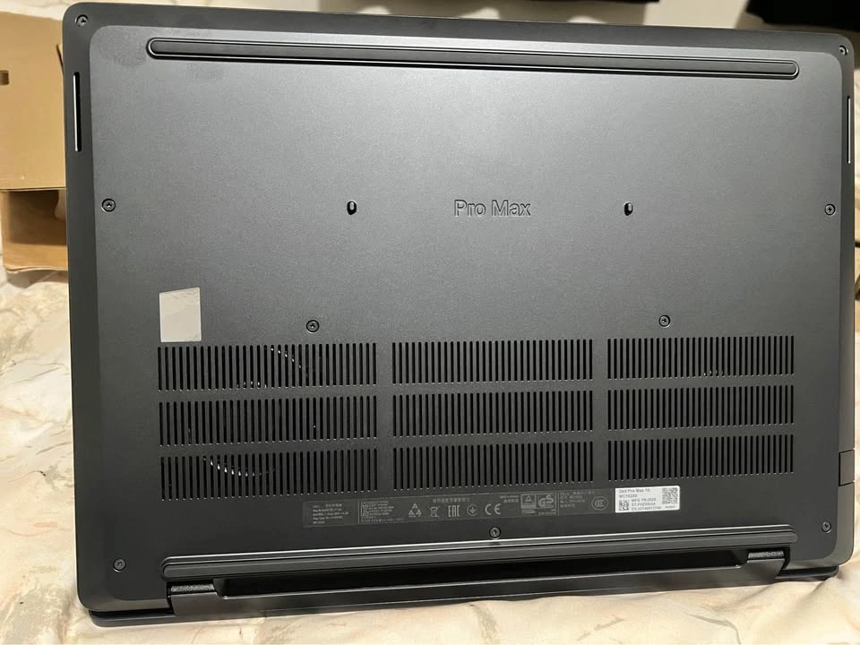 Dell Pro Max 16 Laptop - open box very clean - photo 4