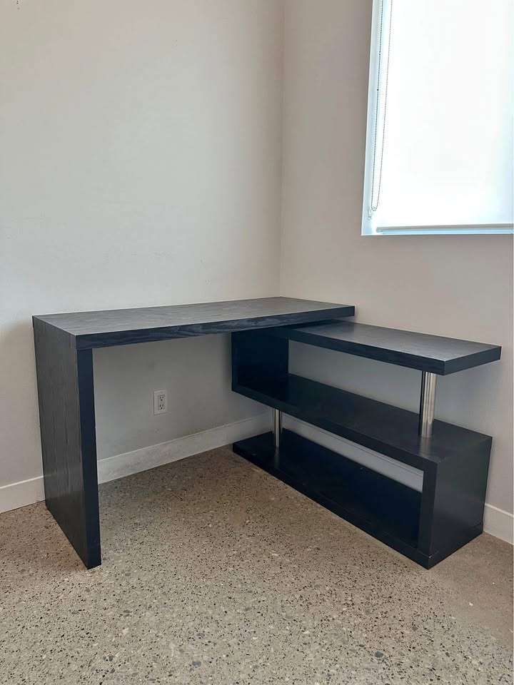 Reversible L shape desk with built in book shelf