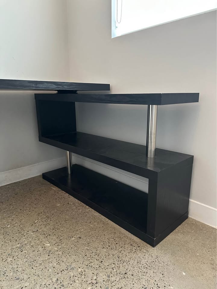 Reversible L shape desk with built in book shelf - photo 2