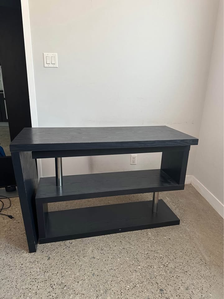 Reversible L shape desk with built in book shelf - photo 3