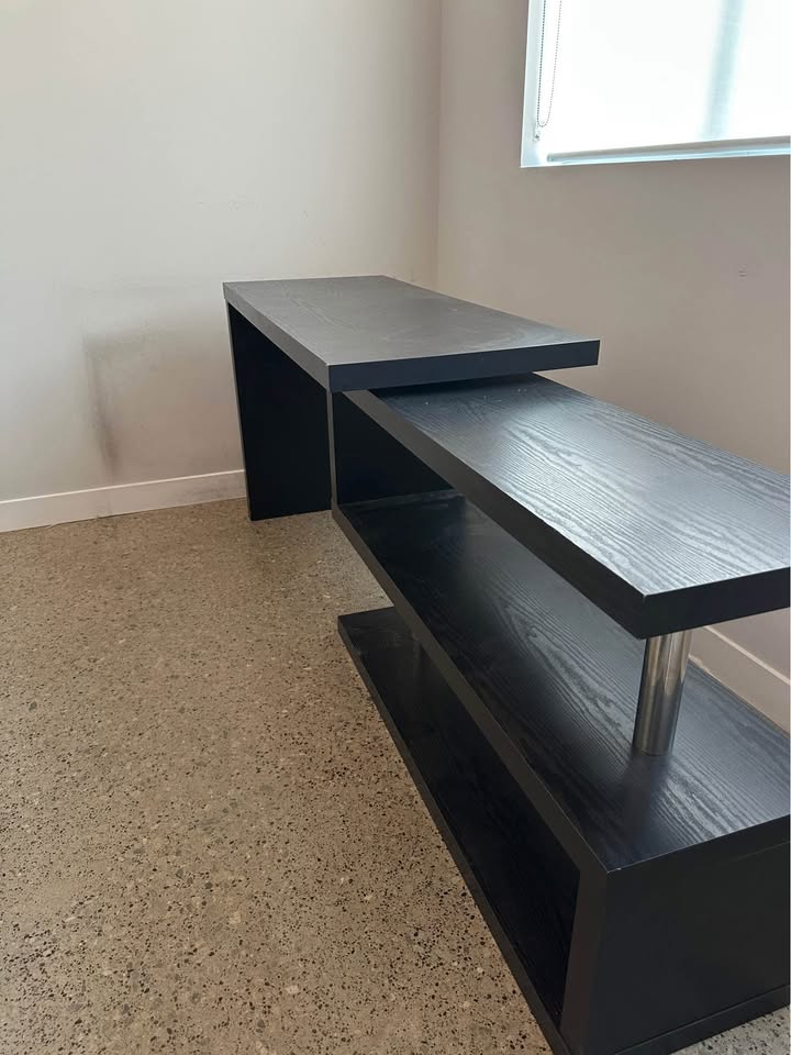 Reversible L shape desk with built in book shelf - photo 5