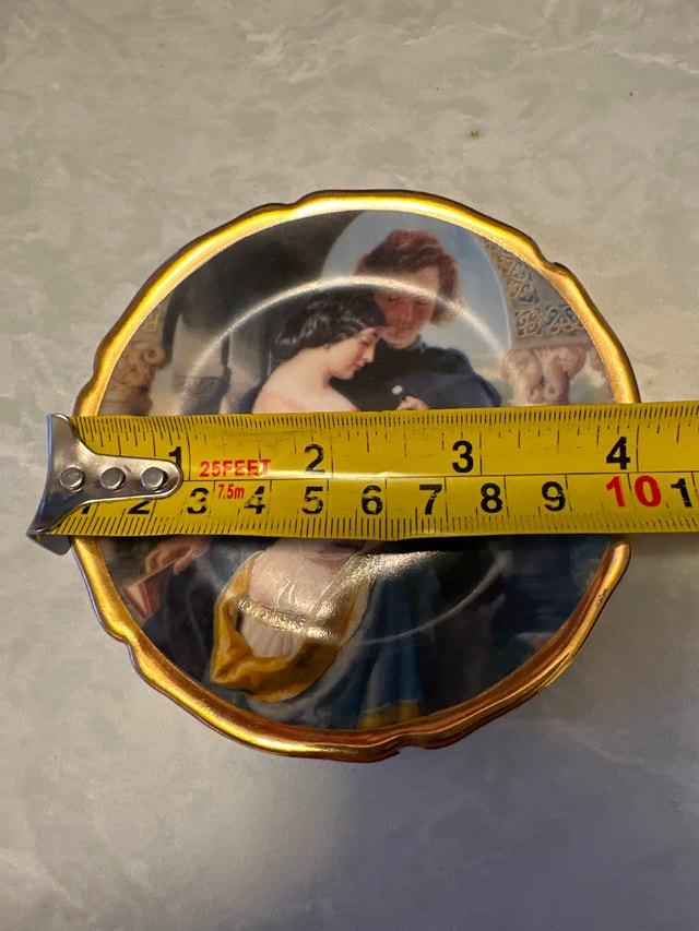 L'Étoile Porcelaine de Limoges (France) Saucer. 22K gold rim. - photo 5