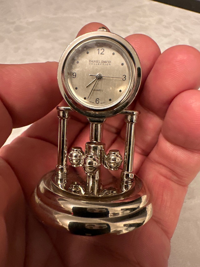 Miniature silver-toned Daniel David quartz mantel or desk clock - photo 2