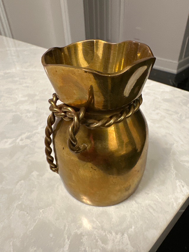 Vintage solid brass money bag or coin pouch-shaped vase - photo 4