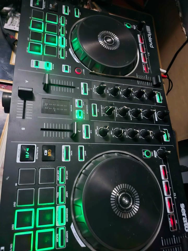 Roland DJ-202 DJ Controller