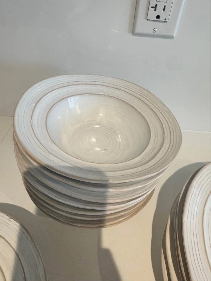 Urban Barn 18 Piece Dish set - photo 4