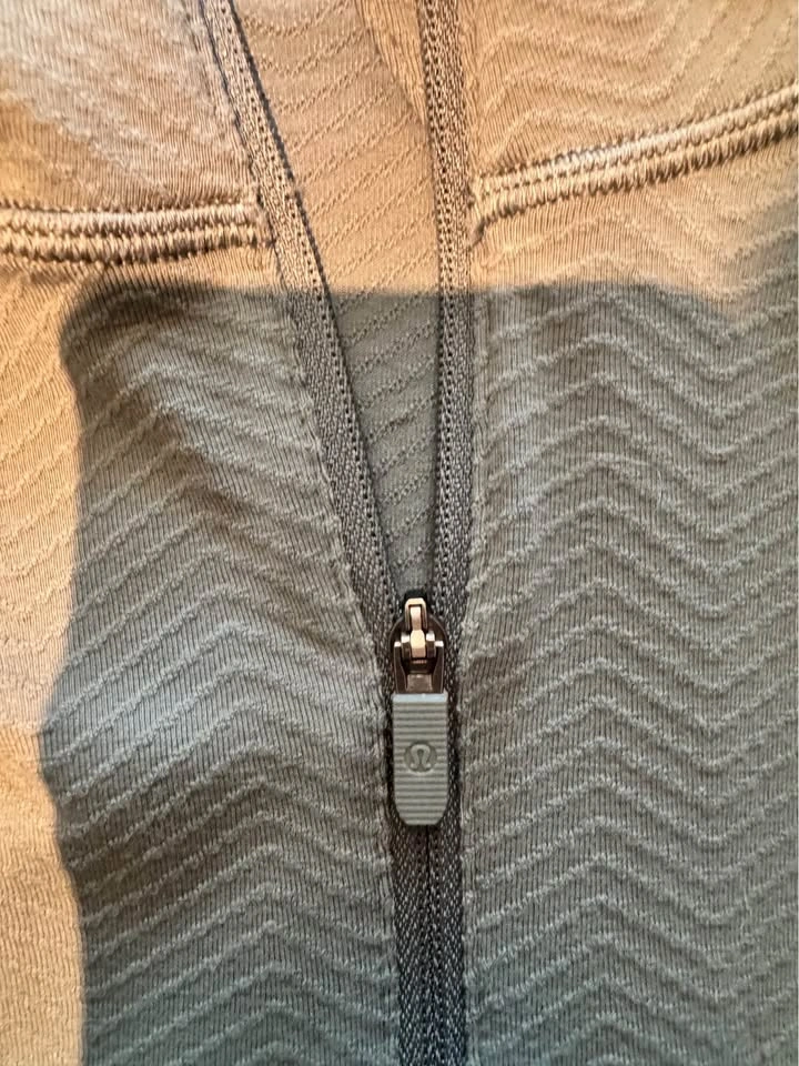 Authentic Lululemon Textured Jacquard Half Zip. Grey Sage - photo 2