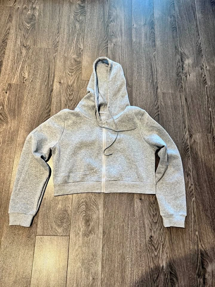 Cropped grey hoodie, thin material. Never worn. Medium