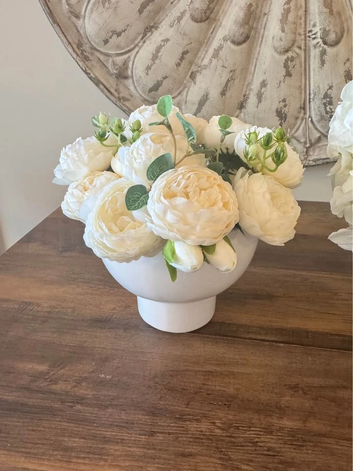 Faux flowers with vases. Must take both - photo 2