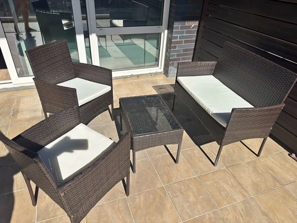 Patio set in excellent conditions