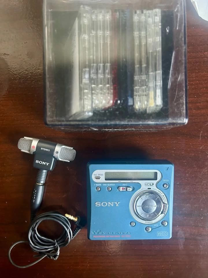 Sony MiniDisc Walkman MZ-R700 w/ Stereo Mic, Headphones & 11 Dis - photo 3