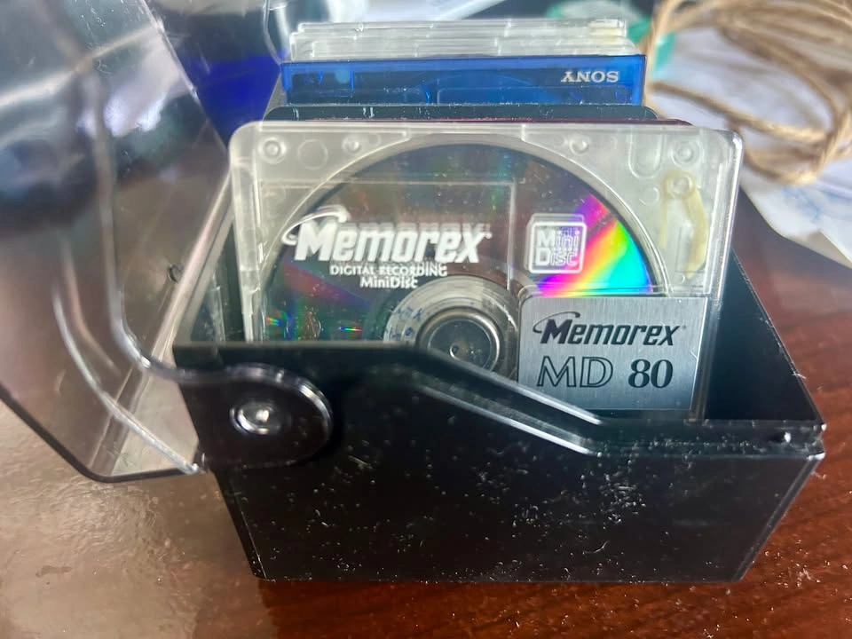Sony MiniDisc Walkman MZ-R700 w/ Stereo Mic, Headphones & 11 Dis - photo 4