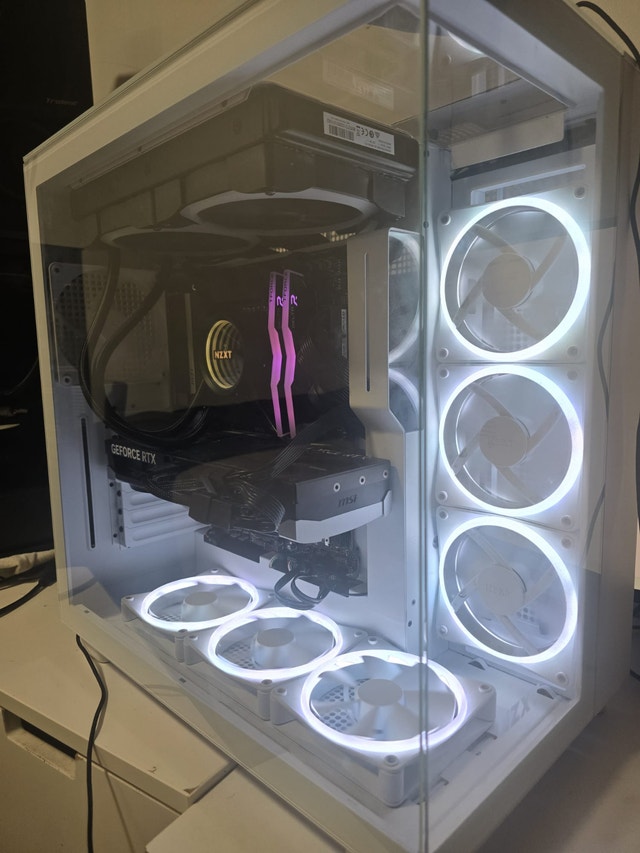 RTX 5070 GAMING PC - photo 3