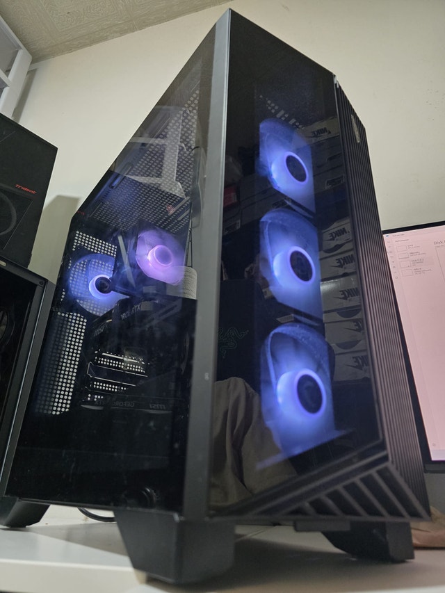 4060 i7 14700f 32gb ddr 5 gaming pc - photo 2