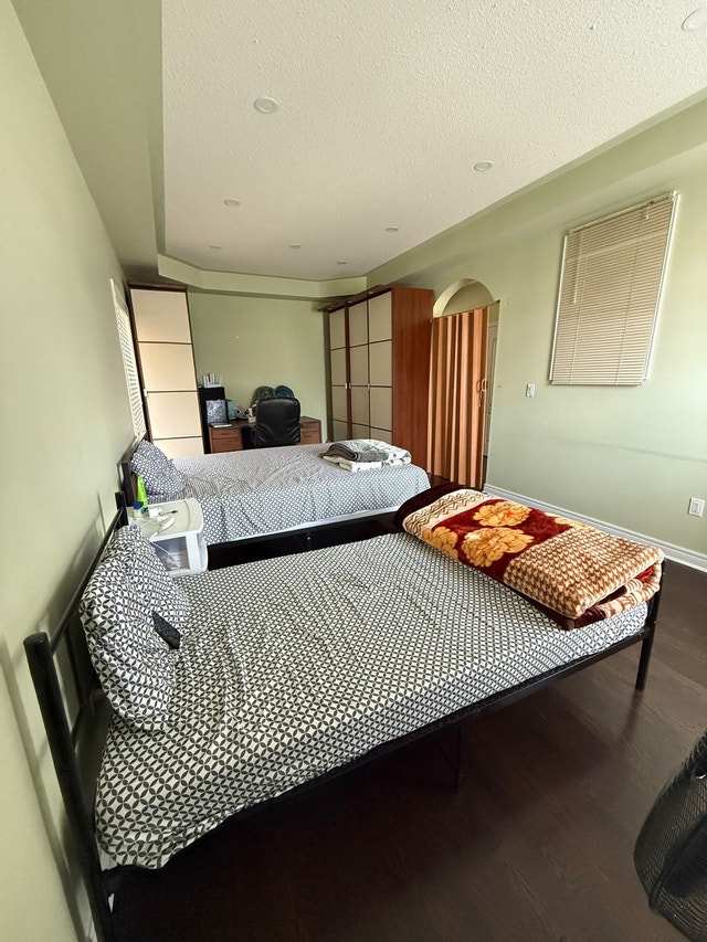 shared room available from Oct 1st - Mississauga