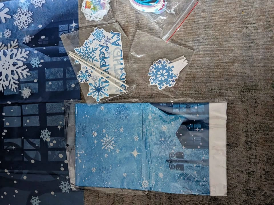 Brand new Disney Frozen Themed Birthday Party Supply Set - photo 2