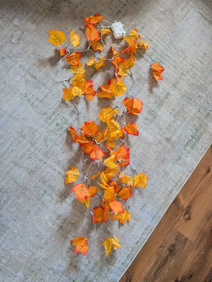 Brand new 18 feet Faux Autumn Maple Leaf Garland with 50 LEDs - photo 4