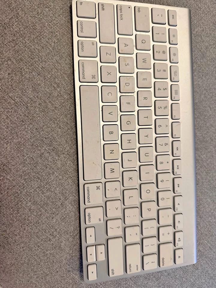 Apple Wireless Keyboard A1314