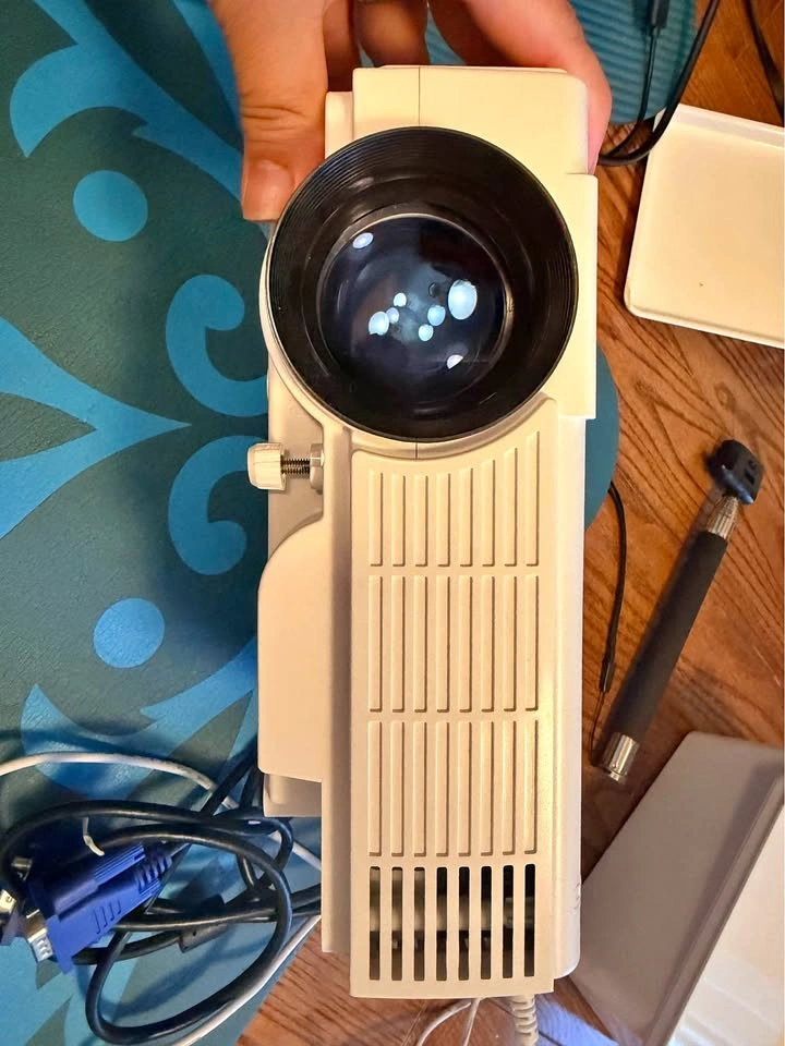 Eokeiy HI-04 Mini Projector