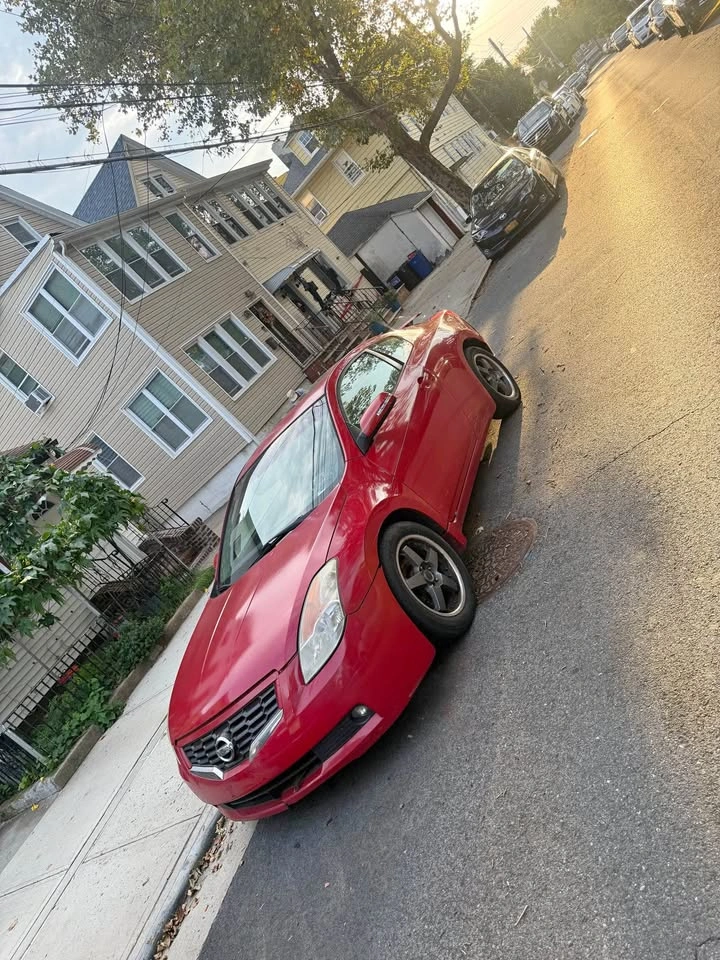 2009 Nissan Altima · 3.5 SE Sedan 4D