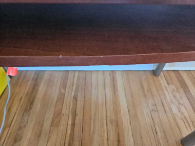 Brown desk - photo 3