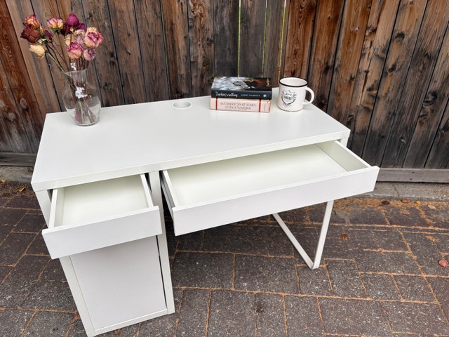 IKEA MICKE Desk