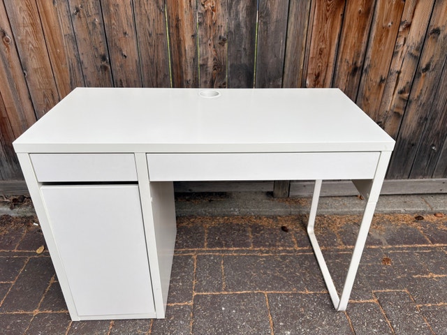 IKEA MICKE Desk - photo 2