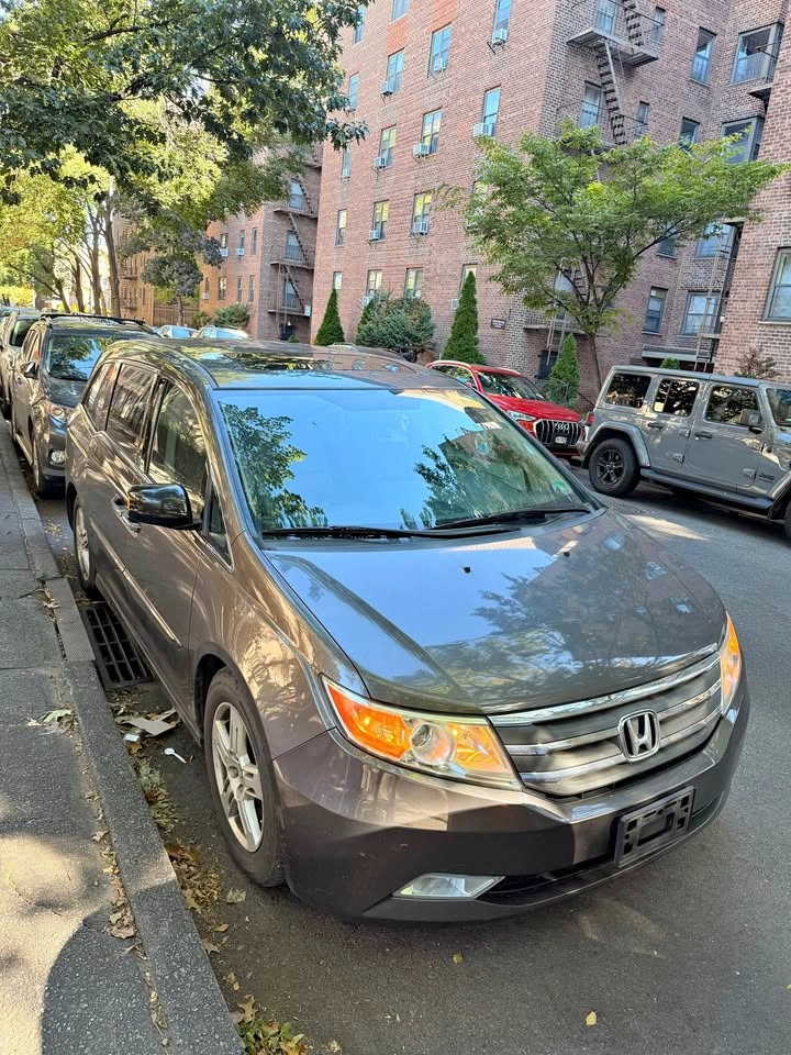 2013 Honda Odyssey · Touring Minivan 4D
