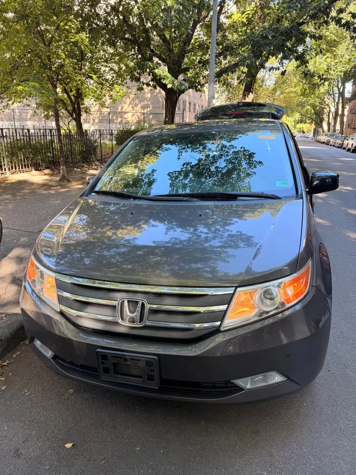 2013 Honda Odyssey · Touring Minivan 4D - photo 5