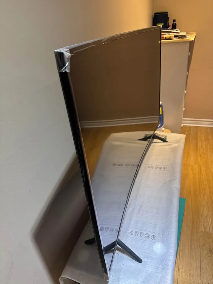 Samsung 55 Curved 4K UHD Smart TV with stand image indicator(4)