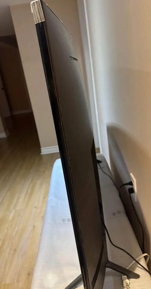 Samsung 55 Curved 4K UHD Smart TV with stand image indicator(6)