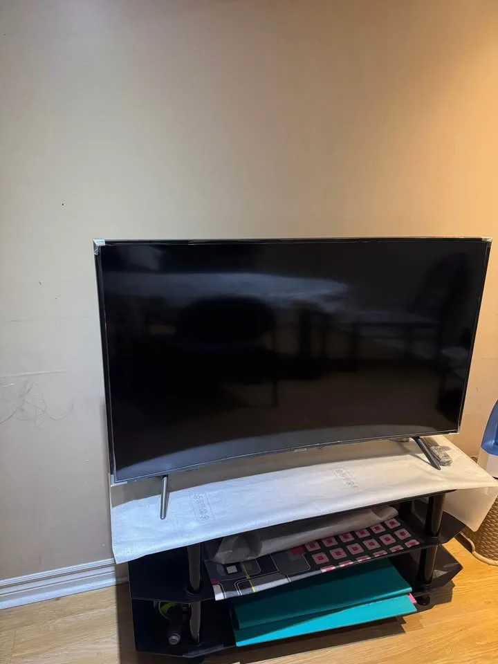 Samsung 55 Curved 4K UHD Smart TV with stand image indicator(8)
