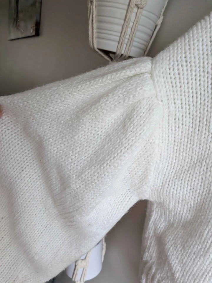 H&M Divided White Knit Sweater Size Small - photo 5