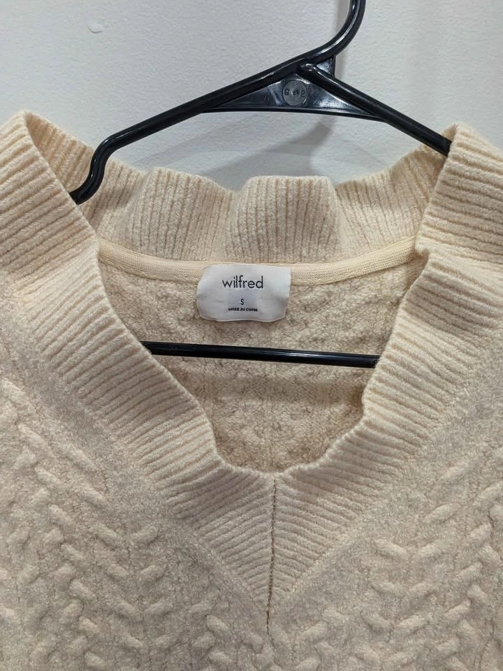 Wilfred 100% merino wool Cream Cable Knit V-Neck Sweater - photo 2